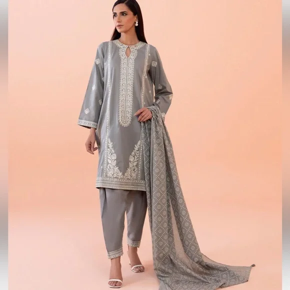 pakistani sapphire 3 pc dress - Picture 2 of 4